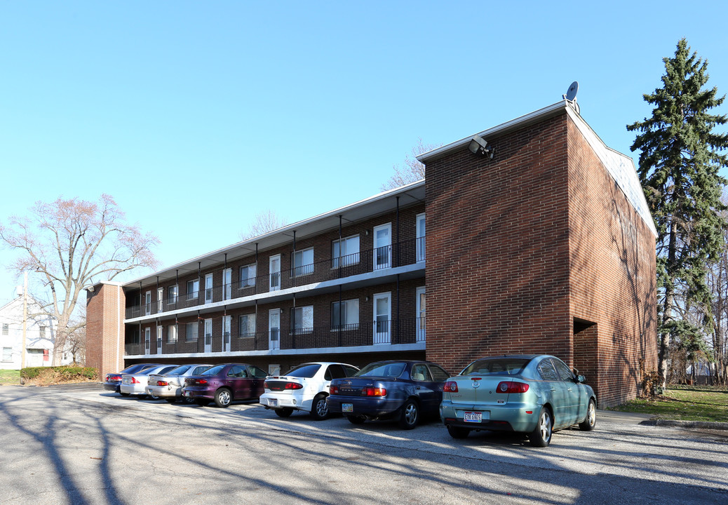 Ryan House in Akron, OH - Foto de edificio