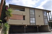 2313 Montrose Ave in Montrose, CA - Foto de edificio - Building Photo