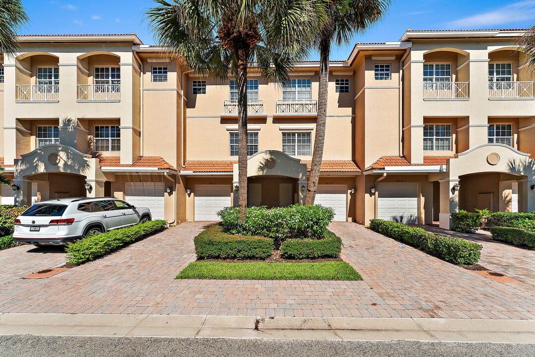 4807 Sawgrass Breeze Dr in Palm Beach Gardens, FL - Foto de edificio