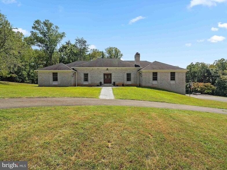 11311 Stuart Mill Rd, Unit 10 in Oakton, VA - Building Photo