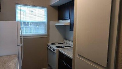 700 Franklin Blvd in Austin, TX - Building Photo - Building Photo