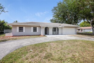 11041 Glenwood Dr in Coral Springs, FL - Building Photo
