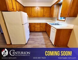 1359 Fir St S in Salem, OR - Building Photo