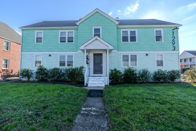 1293 W Ocean View Ave in Norfolk, VA - Building Photo - Building Photo