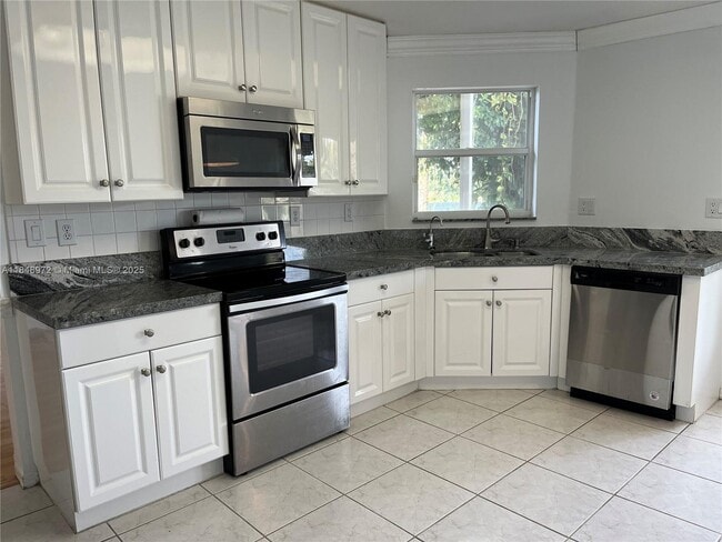 1413 SW 158th Ave in Pembroke Pines, FL - Building Photo - Building Photo