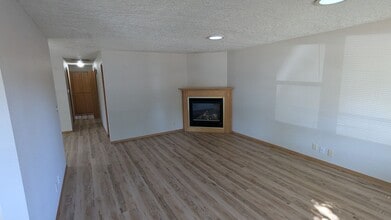 4703 Regal Dr NE in Salem, OR - Building Photo - Building Photo