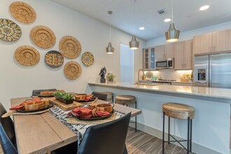 Alexan Riverside in Austin, TX - Foto de edificio - Building Photo