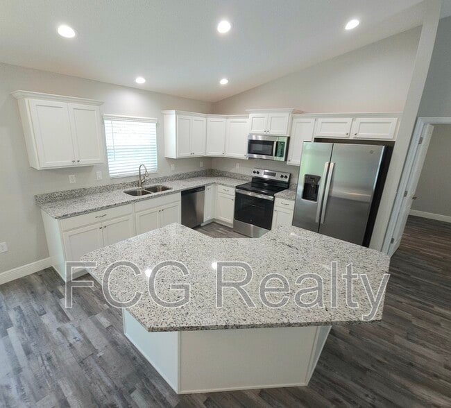 8027 N Independence Way in Citrus Springs, FL - Building Photo - Building Photo