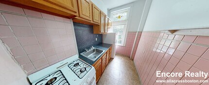 1822 Beacon St, Unit 2 in Brookline, MA - Foto de edificio - Building Photo