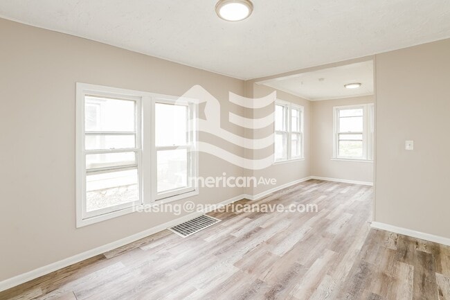 136 Lawndale Ave in Kansas City, MO - Foto de edificio - Building Photo