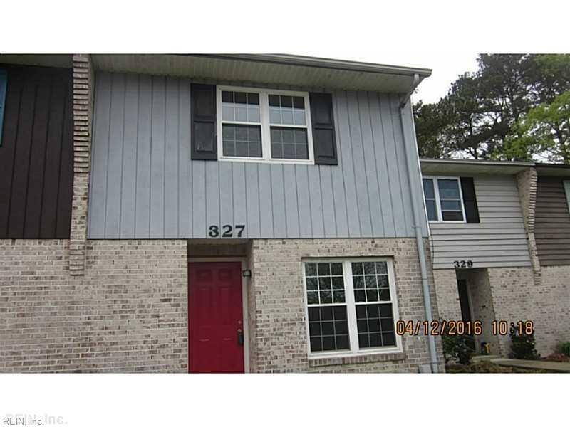 327 Hutton Cir in Virginia Beach, VA - Building Photo