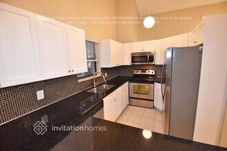 100 Azalea Cir in Boynton Beach, FL - Foto de edificio - Building Photo