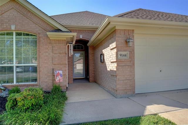 9144 Winding River Dr in Fort Worth, TX - Building Photo