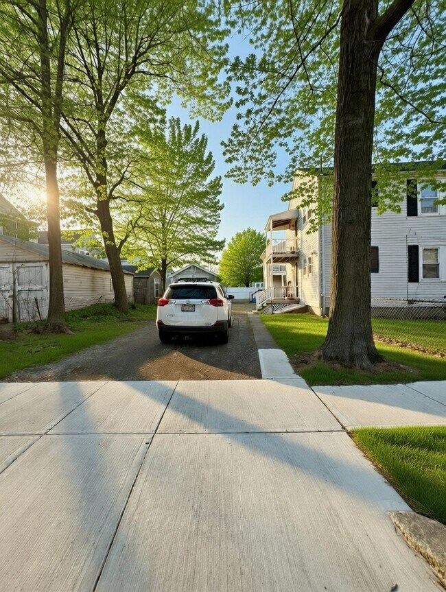 48 Dee Rd in Quincy, MA - Foto de edificio - Building Photo