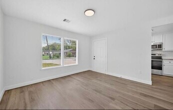 7023 Crestmont St in Houston, TX - Building Photo - Building Photo