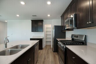 7225 Spotted Leaf Wy in Austin, TX - Building Photo - Building Photo