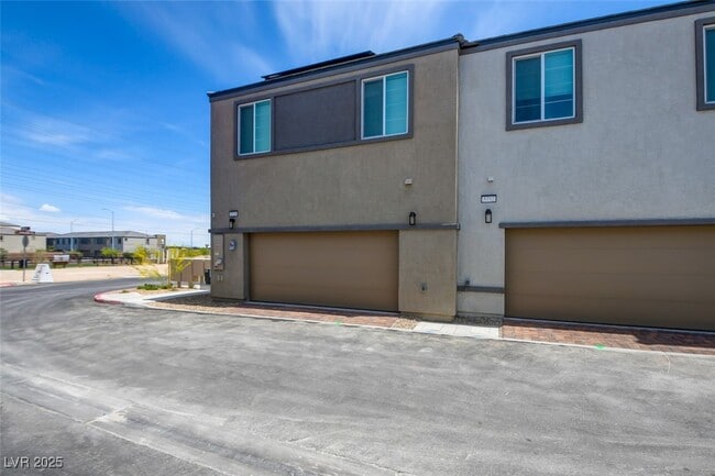 5728 CRENELLATED St in Las Vegas, NV - Building Photo - Building Photo