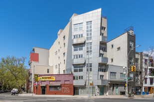 96 Woodpoint Rd in Brooklyn, NY - Foto de edificio - Building Photo