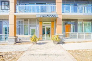 6 Parkwood Ave in Toronto, ON - Building Photo