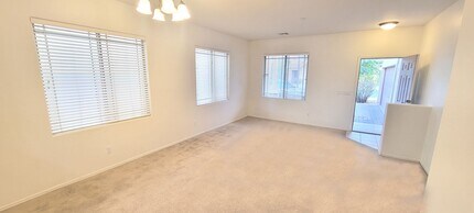 2024 S Falcon Dr in Gilbert, AZ - Building Photo - Building Photo