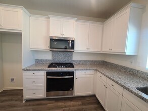 15674 Santa Cruz Ct in Victorville, CA - Building Photo - Building Photo