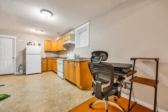 18991-1870A 70a Ave in Surrey, BC - Building Photo - Building Photo