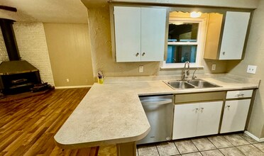 1011 Chesapeake Dr, Unit Unit A in Austin, TX - Building Photo - Building Photo