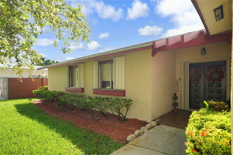 10500 SW 164th St in Miami, FL - Building Photo - Building Photo