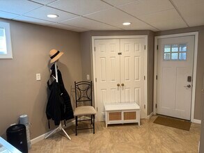 18516 Rolling Acres Way in Olney, MD - Foto de edificio - Building Photo