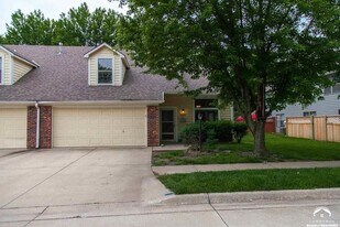 2203 Breckenridge Dr in Lawrence, KS - Building Photo