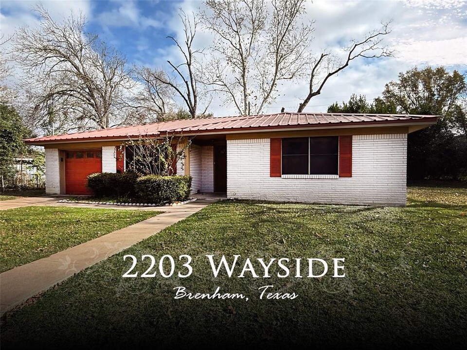 2203 Wayside Dr in Brenham, TX - Building Photo