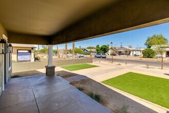 1329 E Brill St in Phoenix, AZ - Foto de edificio - Building Photo