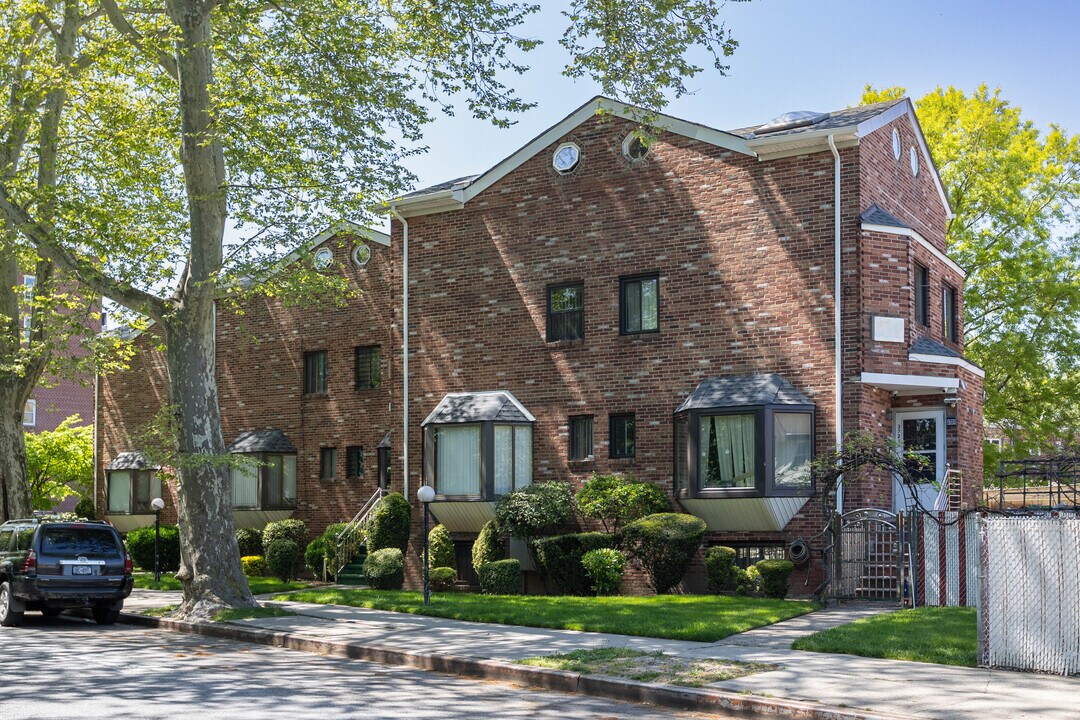 3711 Shore Pky in Brooklyn, NY - Building Photo