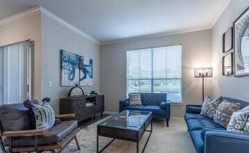 9750 Windwater Dr in Houston, TX - Building Photo - Building Photo