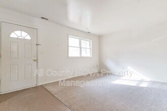 124 Manor Ln in Fredericksburg, VA - Building Photo - Building Photo