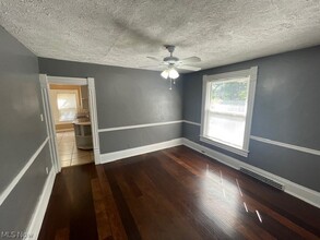 622 Payne Ave, Unit A in Akron, OH - Building Photo - Building Photo