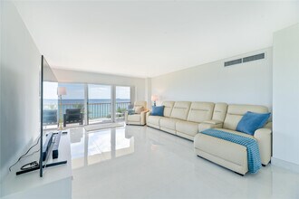 1021 Hillsboro Mile in Hillsboro Beach, FL - Building Photo - Building Photo