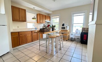 11 Holton St, Unit 2 in Boston, MA - Building Photo - Building Photo