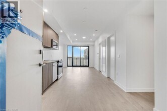 720 Whitlock Ave in Milton, ON - Building Photo - Building Photo