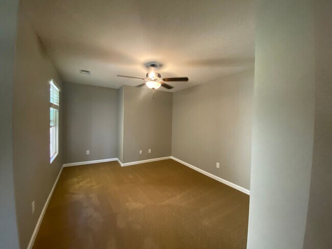 1849 W Berkshire Ln in Hanford, CA - Building Photo - Building Photo
