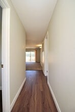 18245 E Burnside St in Portland, OR - Building Photo - Building Photo