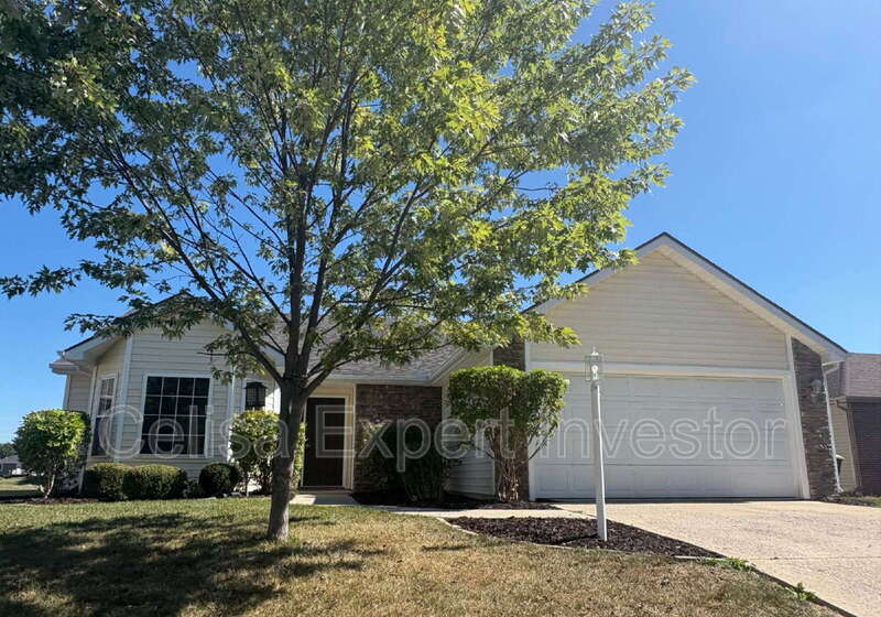 5330 Myanna Ln in Fort Wayne, IN - Foto de edificio