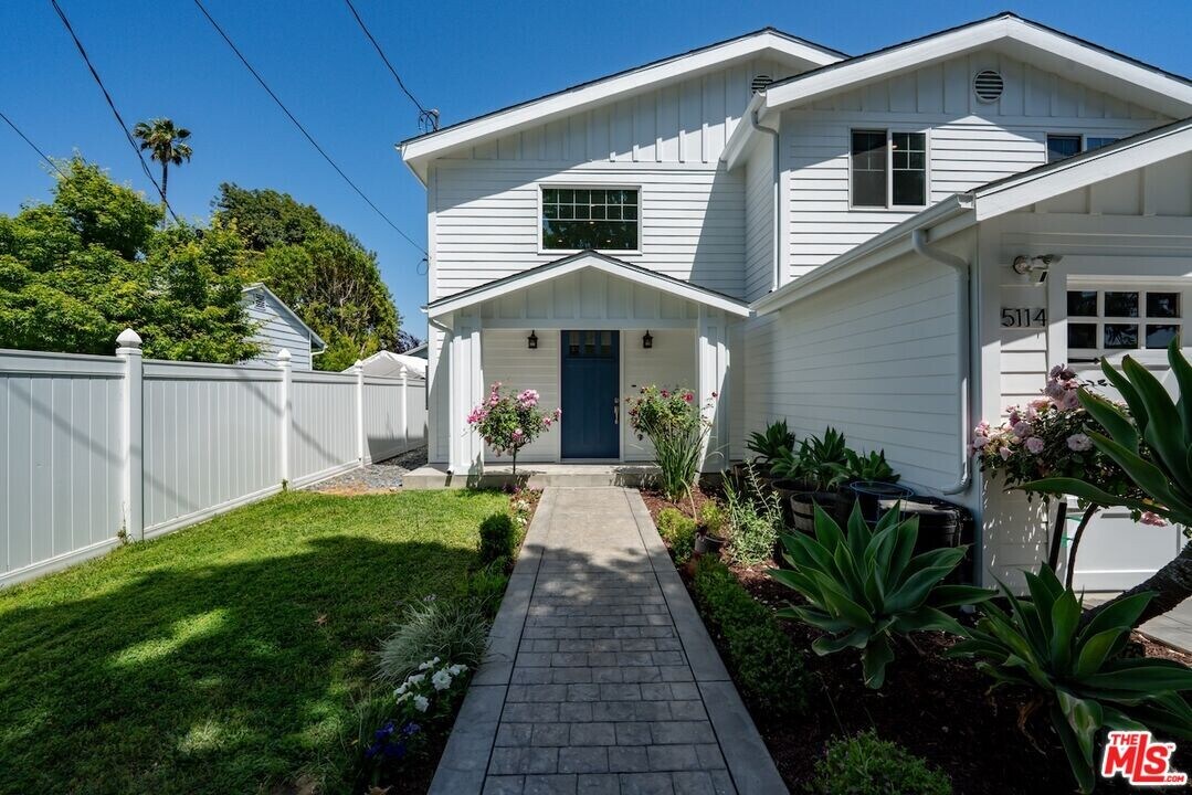 5114 Cedros Ave in Los Angeles, CA - Building Photo