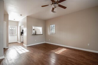 1616 Avenue N, Unit 12 in Huntsville, TX - Building Photo - Building Photo