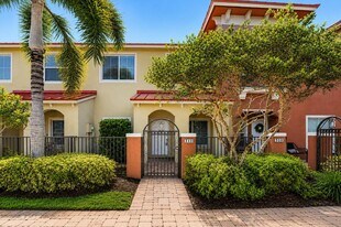 340 Lake Monterey Cir in Boynton Beach, FL - Building Photo