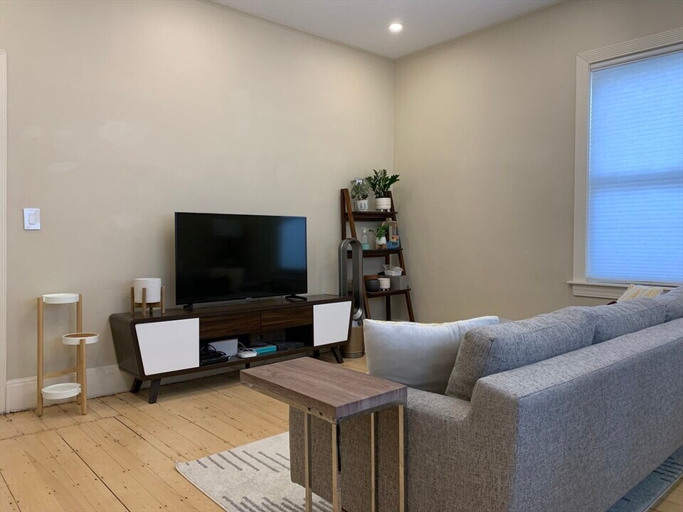 12 Ashley St in Boston, MA - Building Photo