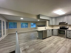 2129 Creek Way in Sandy, UT - Building Photo - Building Photo