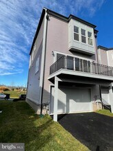 22992 Brooksbank Square in Brambleton, VA - Foto de edificio - Building Photo