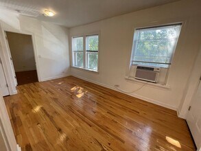2360 W Dickens Ave in Chicago, IL - Building Photo - Building Photo