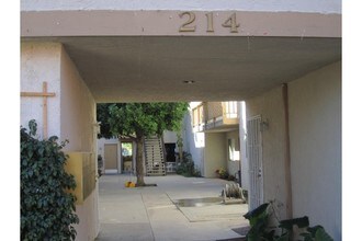 214 S Lyon St in Santa Ana, CA - Building Photo - Building Photo